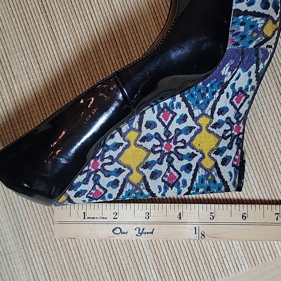 Steve Madden sz8.5 Gavon Black Patent and Multi Color Platform Wedge - Picture 9 of 11